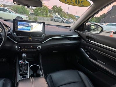 2023 Nissan Altima 2.5 SR Premium
