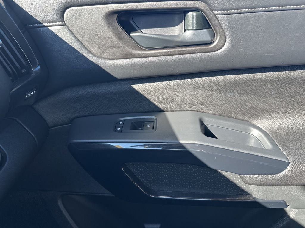 2024 Nissan Pathfinder S