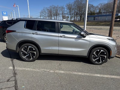 2022 Mitsubishi Outlander ES