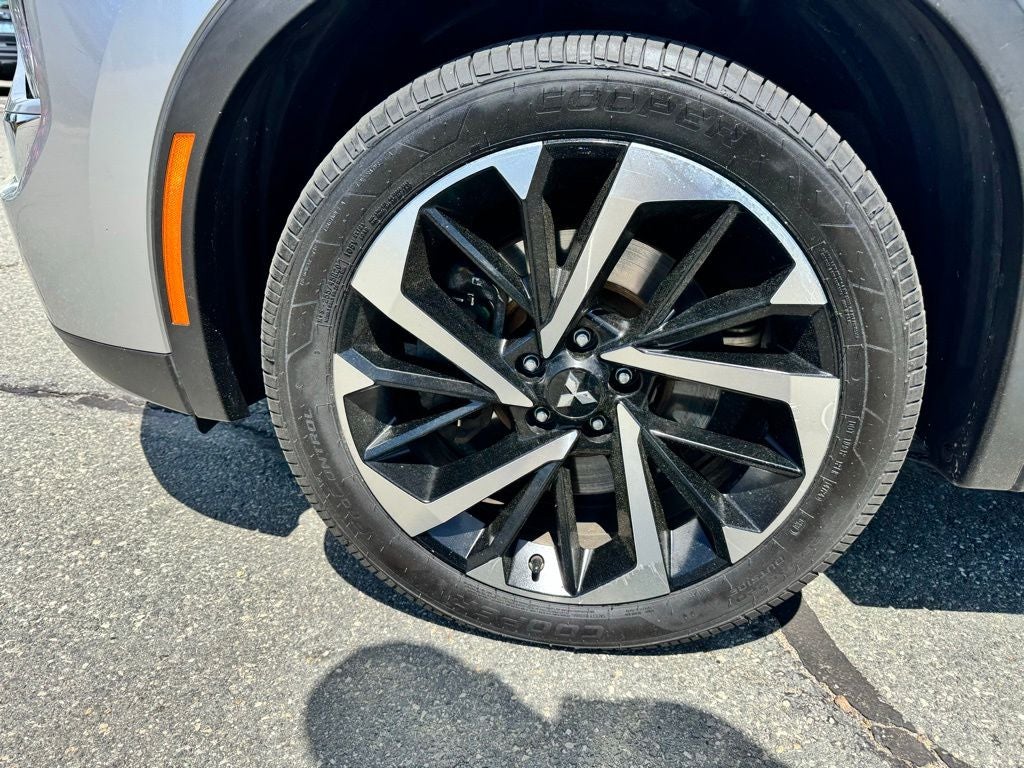 2022 Mitsubishi Outlander ES