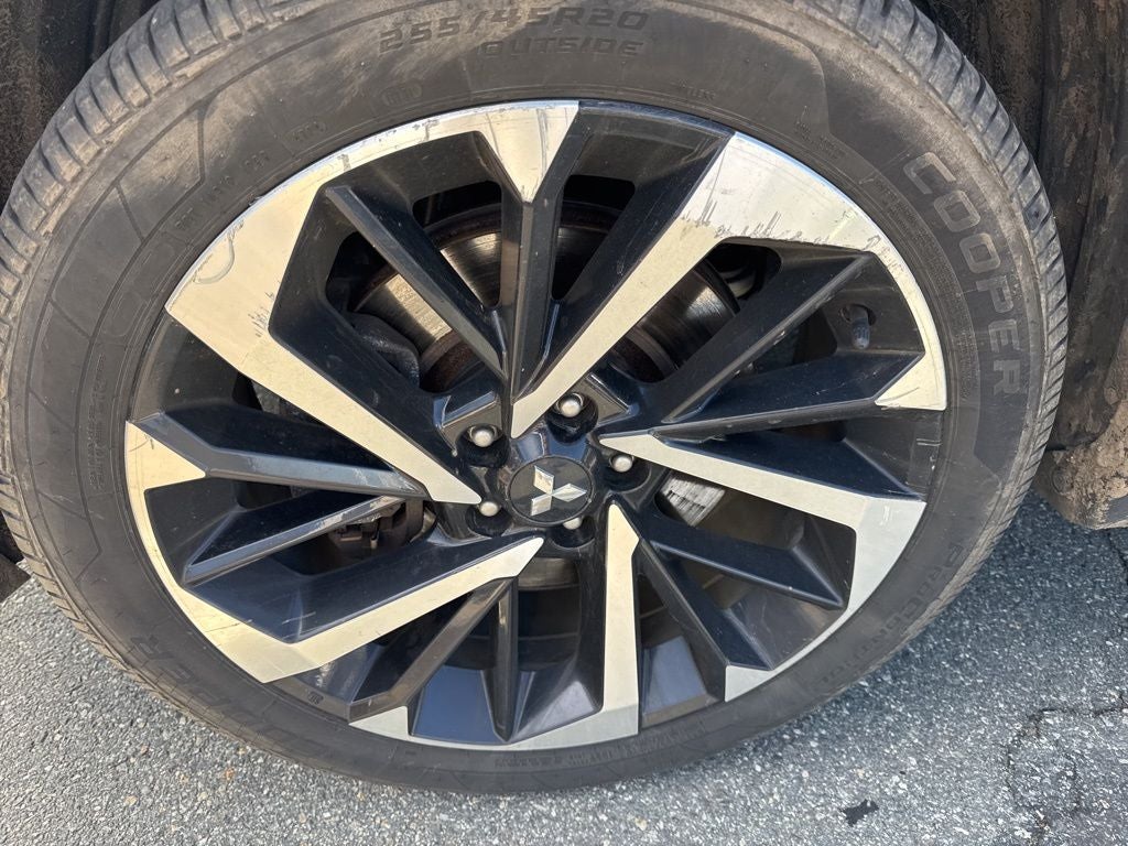 2022 Mitsubishi Outlander ES