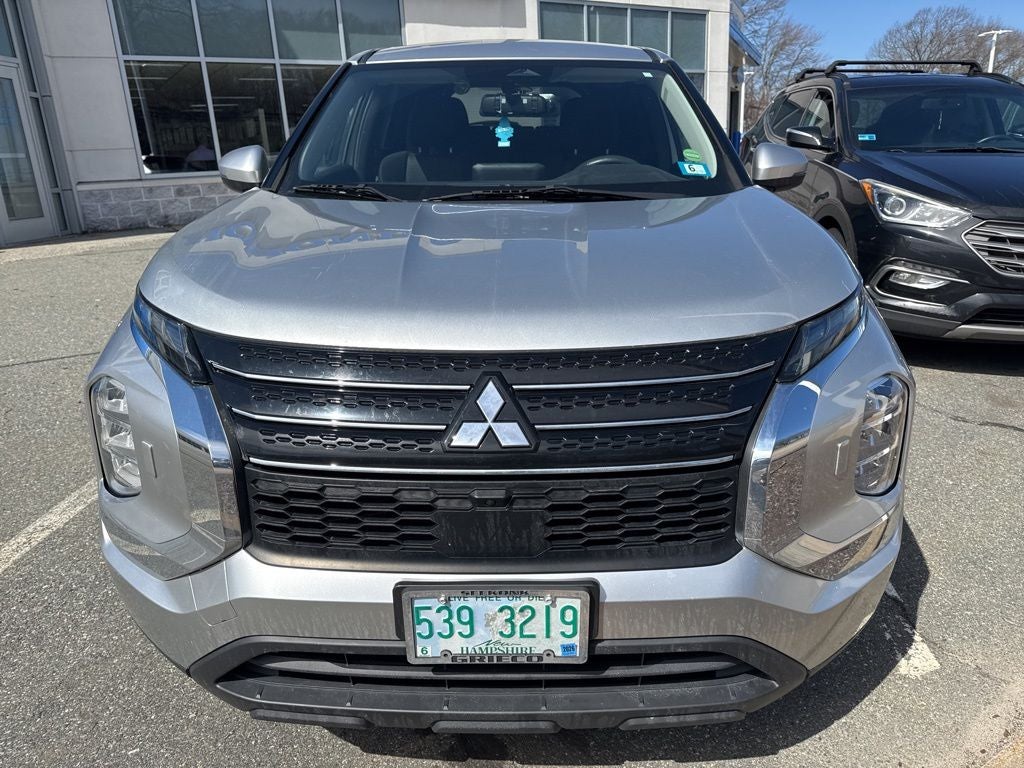 2022 Mitsubishi Outlander ES